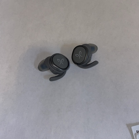 Jaybird Run XT Wireless Sport Earbuds - Picture 3 of 4